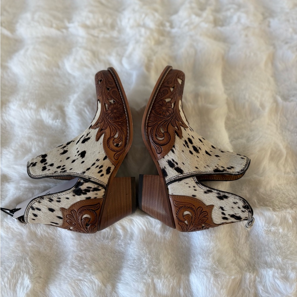MYRA- WEST STREET WESTERN HAND-TOOLED BOOTIES IN BLACK & WHITE - Picture 7 of 12